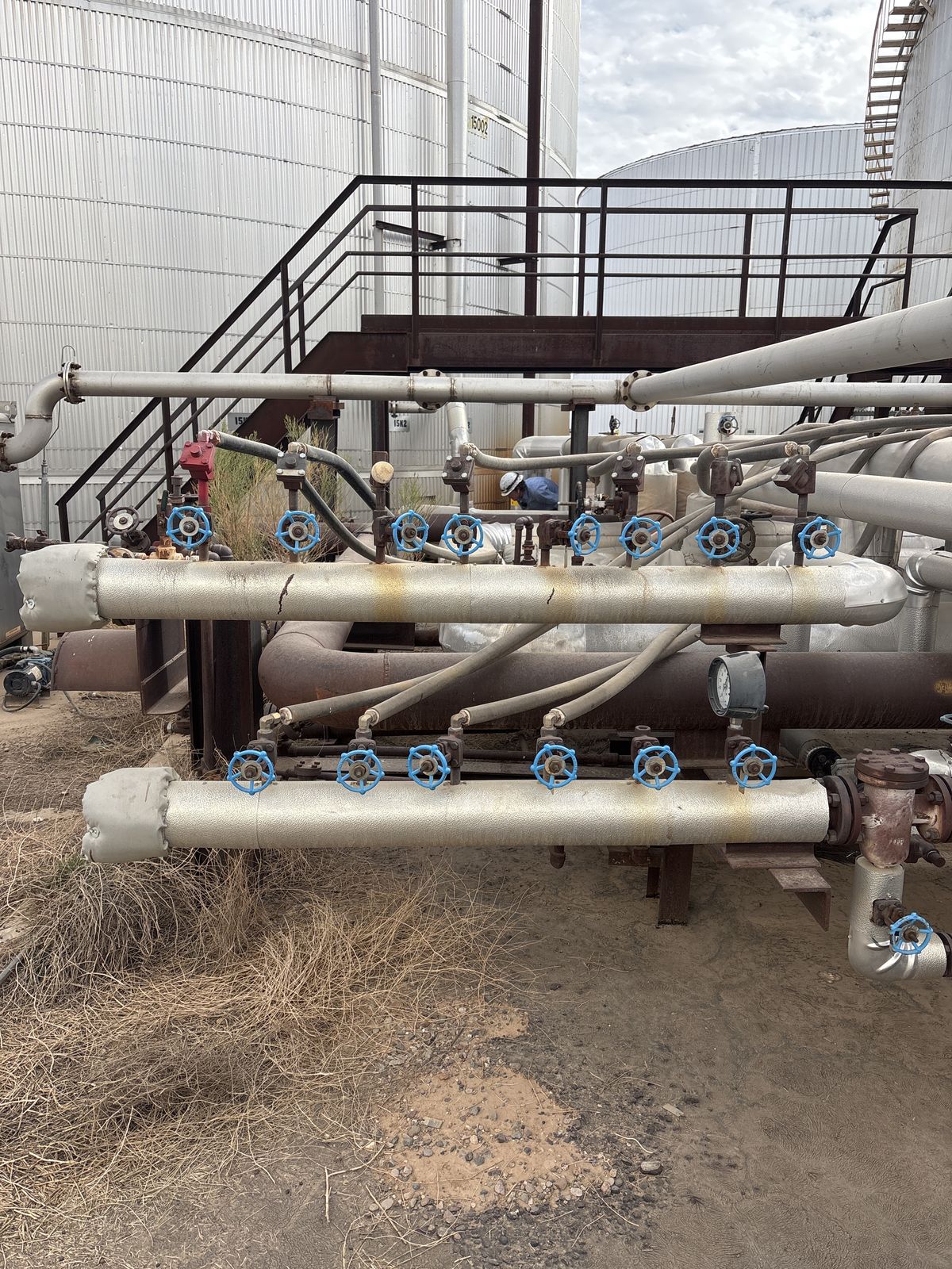 Outdoor steam pipe rack